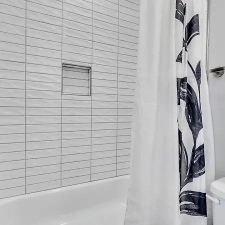 Holiday home New Diva Retreat 13beds Rooftop Views Free Parking Nashville