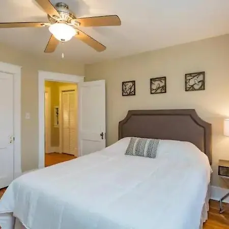 East Nash-sleeps 10 Walk To Bars 8 Mins To Dt Holiday home Nashville