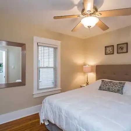 East Nash-sleeps 10 Walk To Bars 8 Mins To Dt Holiday home