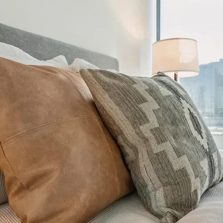 Contemporary City Living In Apartment *