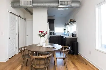 The Finley Loft - Quite Located In The Nations! *