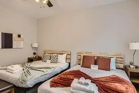 Holiday home New Build 5 Min To Broadway Sleeps 10 *