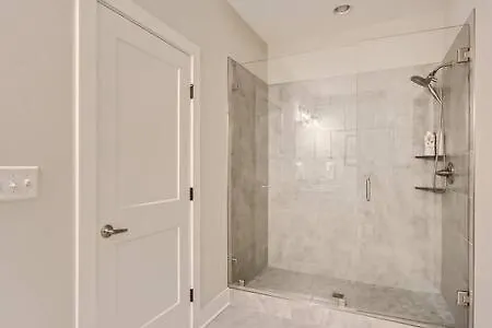 New Build 5 Min To Broadway Sleeps 10 * Nashville