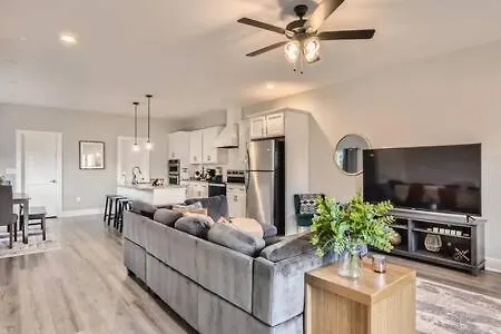 New Build 5 Min To Broadway Sleeps 10 *