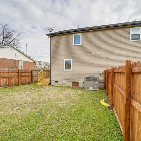 Holiday home Charming Townhome - 8 Mi To Downtown Nashville! *