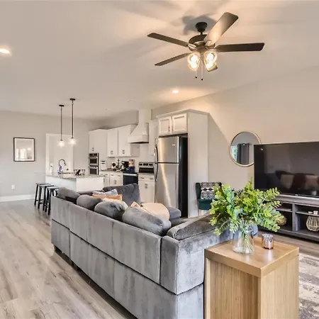 New Build 5 Min To Broadway Sleeps 10 Holiday home Nashville