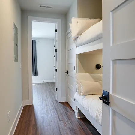 Holiday home Modest Melrose - 5 Mins To Broadway - Rooftop Deck Nashville