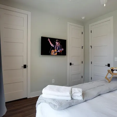 Holiday home Modest Melrose - 5 Mins To Broadway - Rooftop Deck *