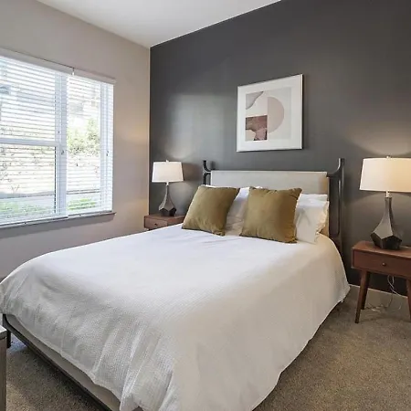 Apartment Landing Modern With Amazing Amenities