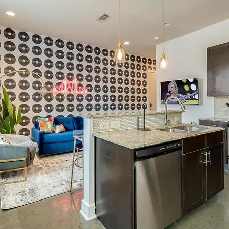 Holiday home Lofts At 30th - Neon Jukebox - Mins To Broadway *