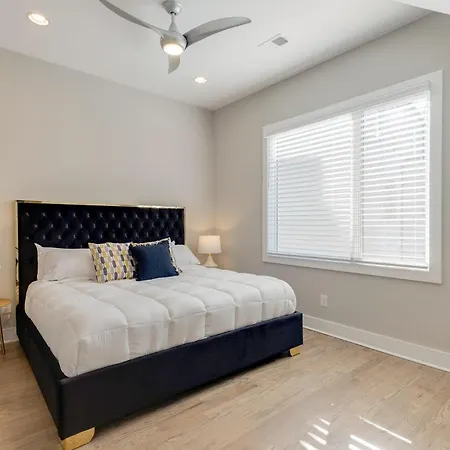 Holiday home Triple Luxe - Sleeps 36 - Three Lavish Midtown Homes *