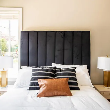 Triple Luxe - Sleeps 36 - Three Lavish Midtown Homes Holiday home
