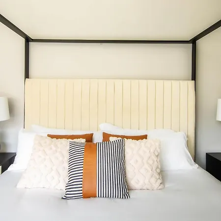 Triple Luxe - Sleeps 36 - Three Lavish Midtown Homes