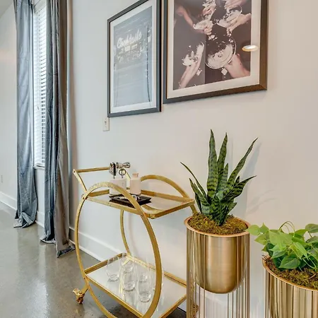 Holiday home Lofts At 30th - Neon Jukebox - Mins To Broadway *