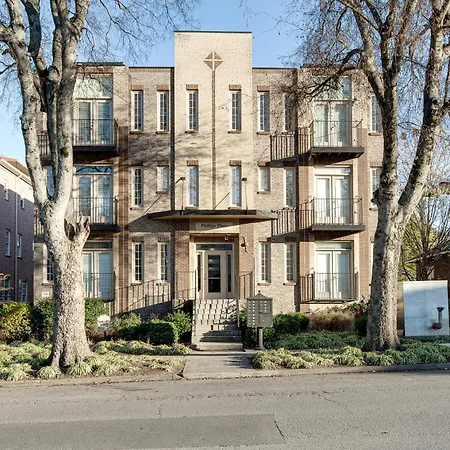 Lipstick & Boots - Luxury 3-level With Private Garage Near Music Row * Nashville