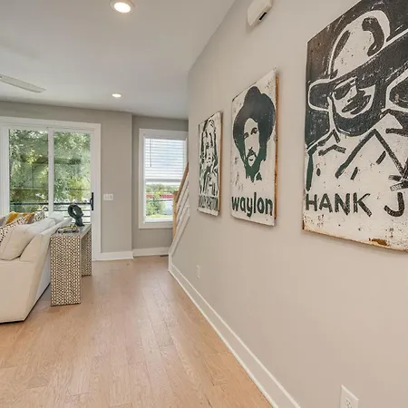 - 1308 Montgomery Ave Unit 2 *