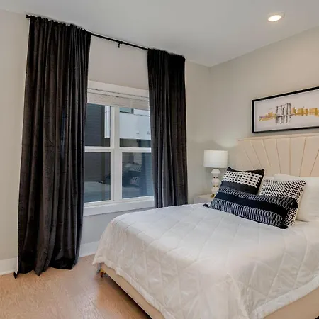 Holiday home - 1308 Montgomery Ave Unit 2 *