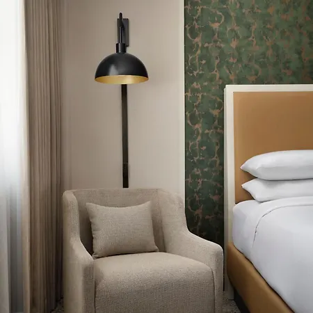 Sheraton Grand Downtown 4*
