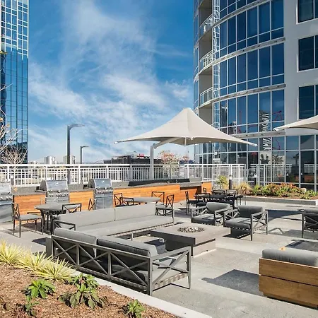 Hotel Placemakr Premier Sobro