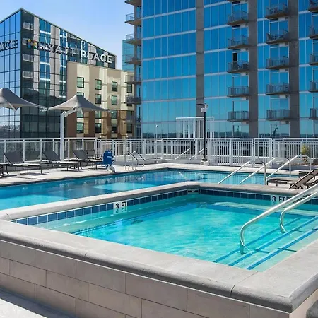 Hotel Placemakr Premier Sobro