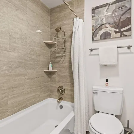 Heart Of Downtown/walk To Broadway & The Action/bars/music Venues/honky Tonks! Apartment *