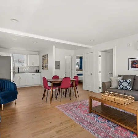 Nest- Contemporary Living Unit 2b Apts