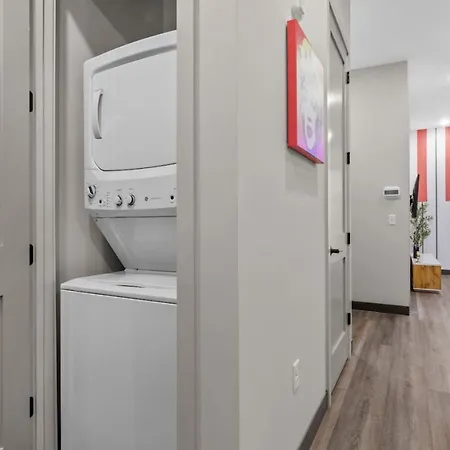 2br, Sleeps 6, Free Parking, 8 Min To Broadway Apartment