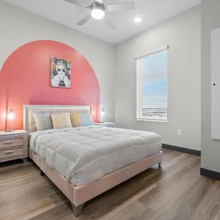 2br, Sleeps 6, Free Parking, 8 Min To Broadway Apartment *