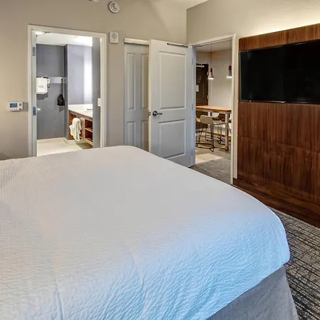 Hotel By Marriott Hills