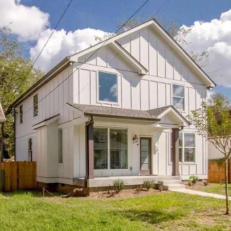 Holiday home Luxurious Extraordinaire Three Bedroom Downtown Action