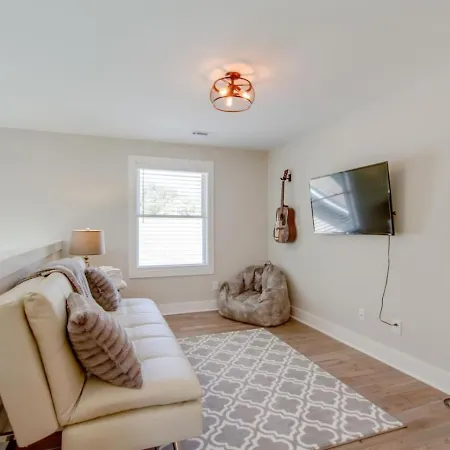 Luxurious Extraordinaire Three Bedroom Downtown Action Holiday home