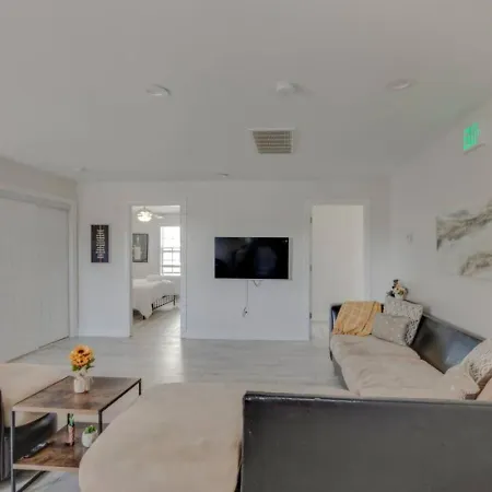 Holiday home The West End Delight- 8 Min To Broadway *