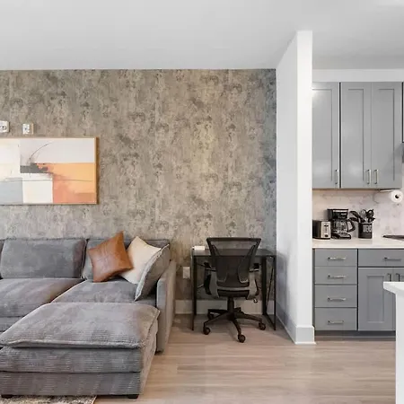 Apartment 5min To Dt Pool King Bed Full Gym Parking Nashville