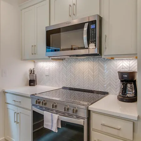 East Nashville Retreat For 10 Guests