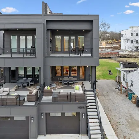 New Modern Multi-level Pooltable & Rooftop *