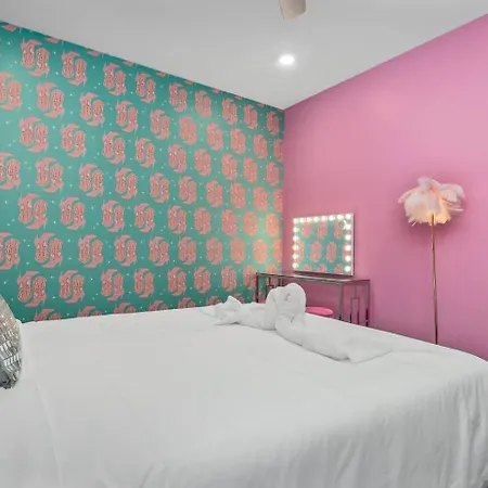 Holiday home The Ultimate Girls Getaway The Flamingle House *