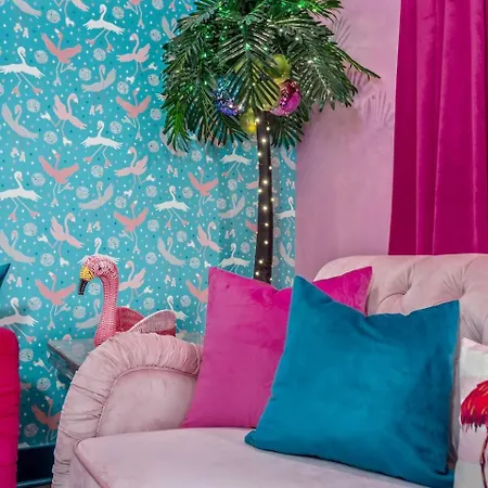 The Ultimate Girls Getaway The Flamingle House Holiday home *