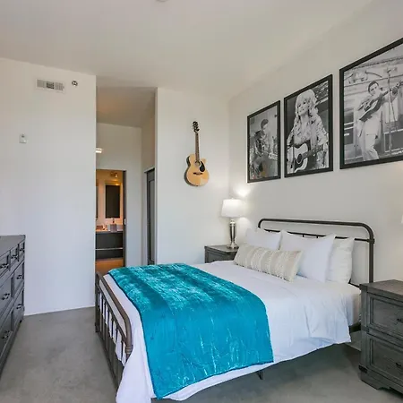 5m306- Mid Century Modern Holiday home