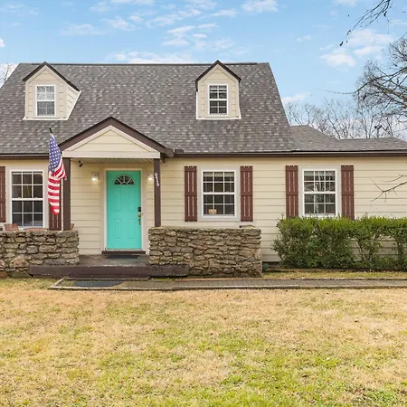 Big Cozy House 3 Mi To Downtown With Outdoor Fire Pit *