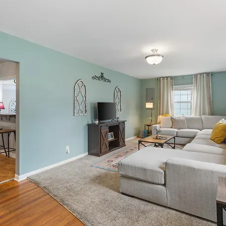 Big Cozy House 3 Mi To Downtown With Outdoor Fire Pit Holiday home