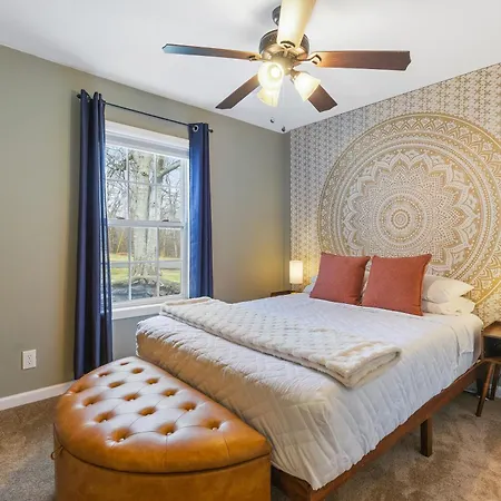 Big Cozy House 3 Mi To Downtown With Outdoor Fire Pit Holiday home *