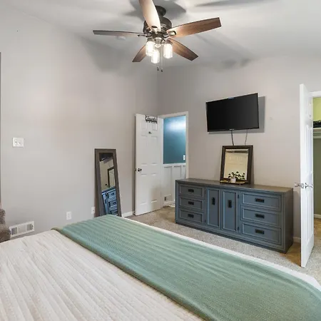Big Cozy House 3 Mi To Downtown With Outdoor Fire Pit * Nashville