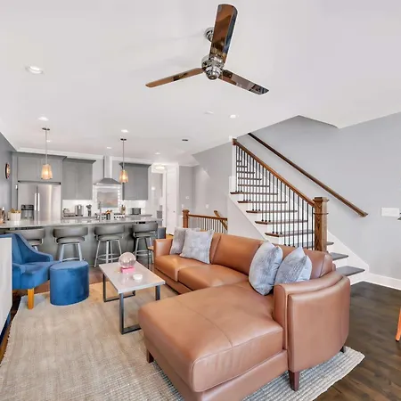 Holiday home Close To Dt Game Garage Bar Large Living Nashville
