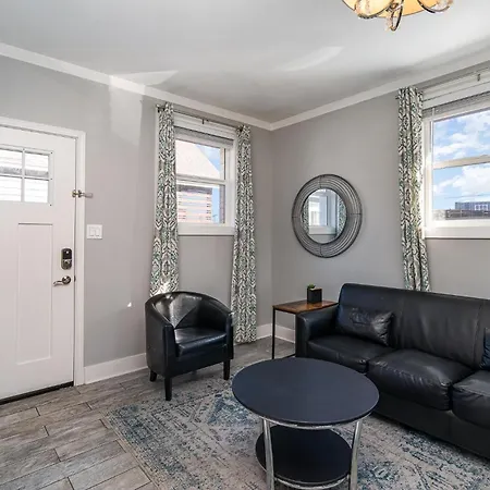 Mystic Pearls - 2 Units - Next To Broadway Holiday home *