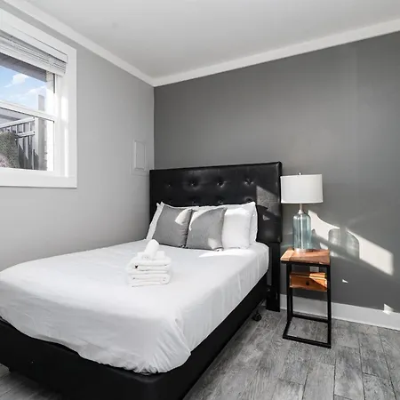 Mystic Pearls - 2 Units - Next To Broadway Holiday home *
