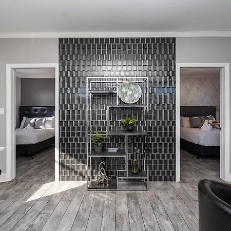 Mystic Pearls - 2 Units - Next To Broadway Holiday home