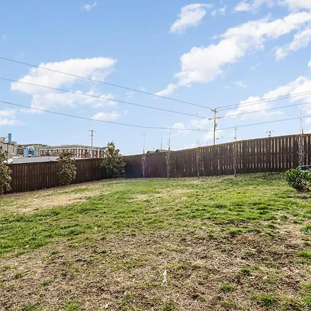 Mystic Pearls - 2 Units - Next To Broadway Holiday home *