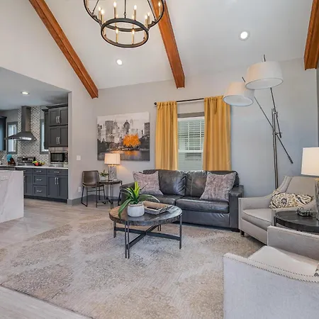Mystic Pearls - 2 Units - Next To Broadway *