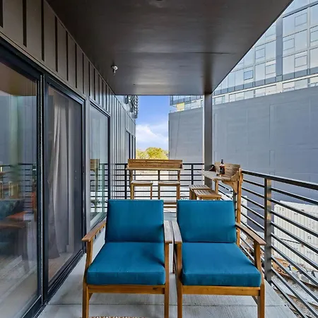 Walk To Downtown Nash From The Speakeasy Pool, Gym, Parking And More, Amazing Location Holiday home