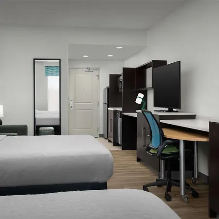 Hotel Home2 Airport 3*